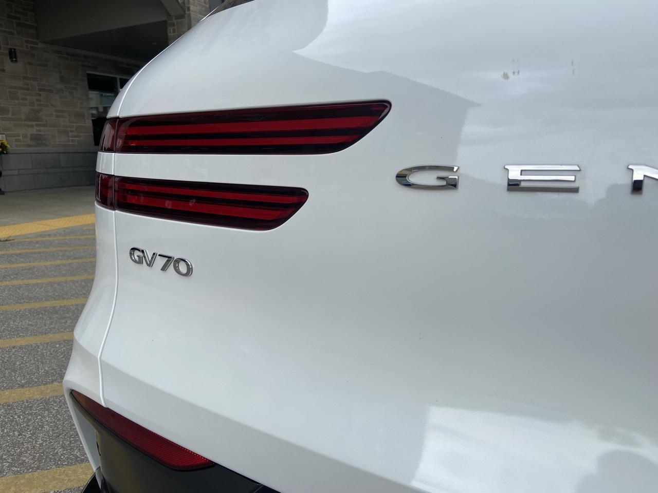 2026 Genesis GV70 2.5T Advanced AWD Photo4