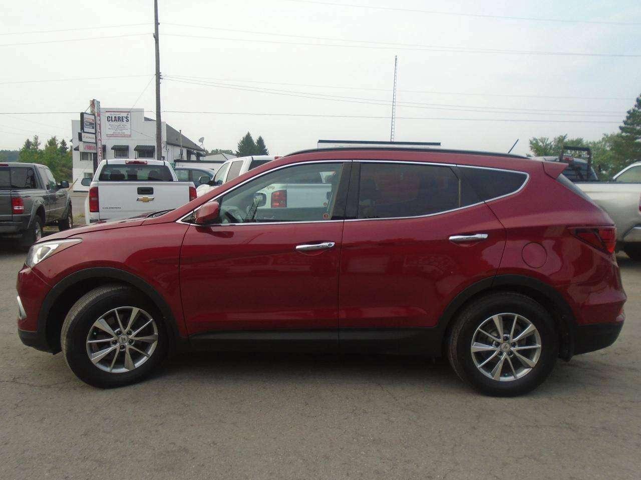 2018 Hyundai Santa Fe 2.4L AWD + TOW PKG Photo