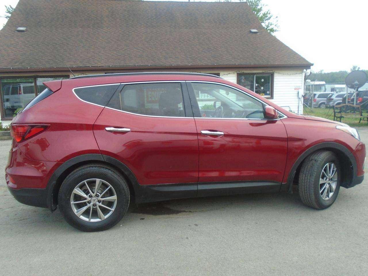 2018 Hyundai Santa Fe 2.4L AWD + TOW PKG Photo3