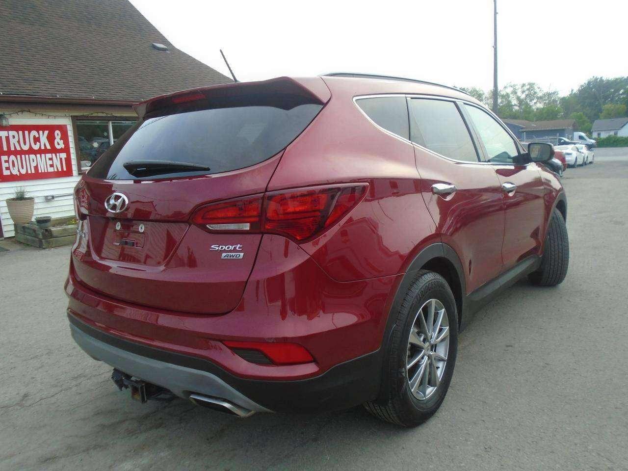 2018 Hyundai Santa Fe 2.4L AWD + TOW PKG Photo