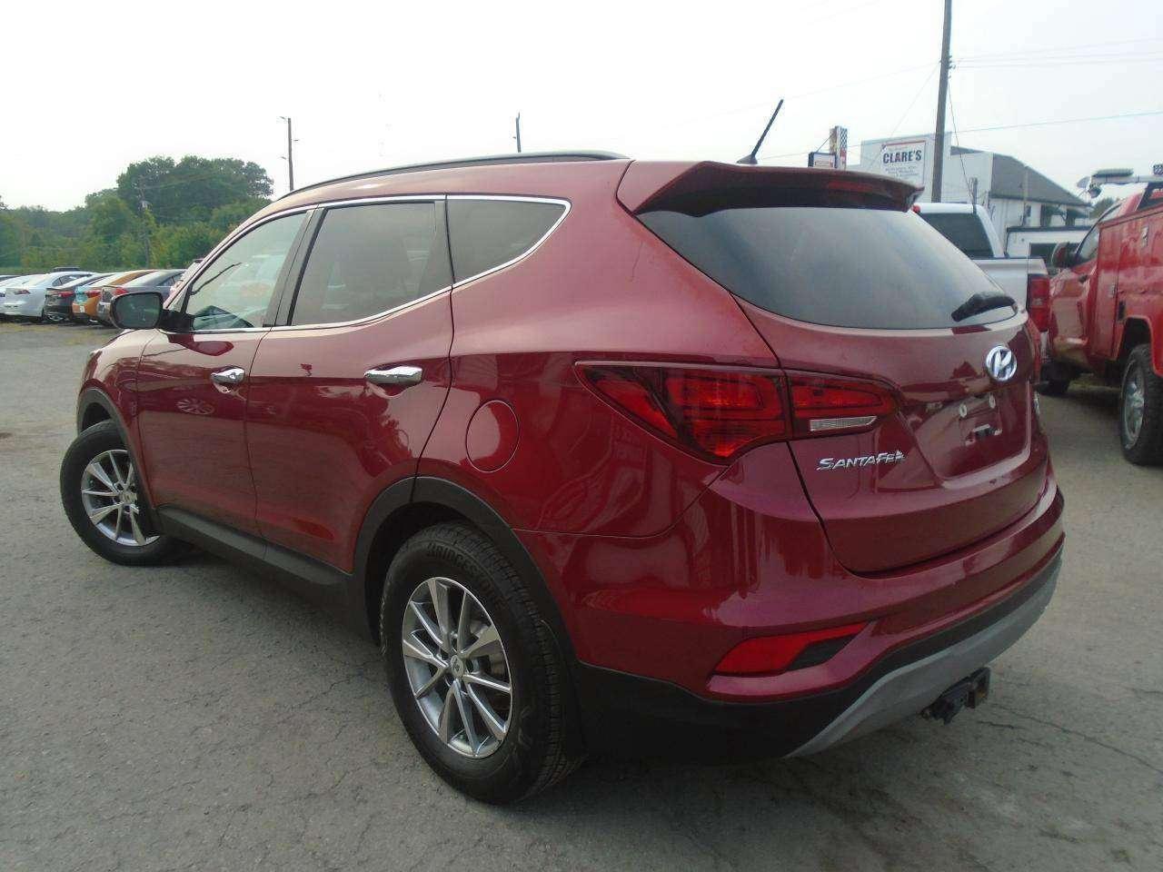 2018 Hyundai Santa Fe 2.4L AWD + TOW PKG Photo