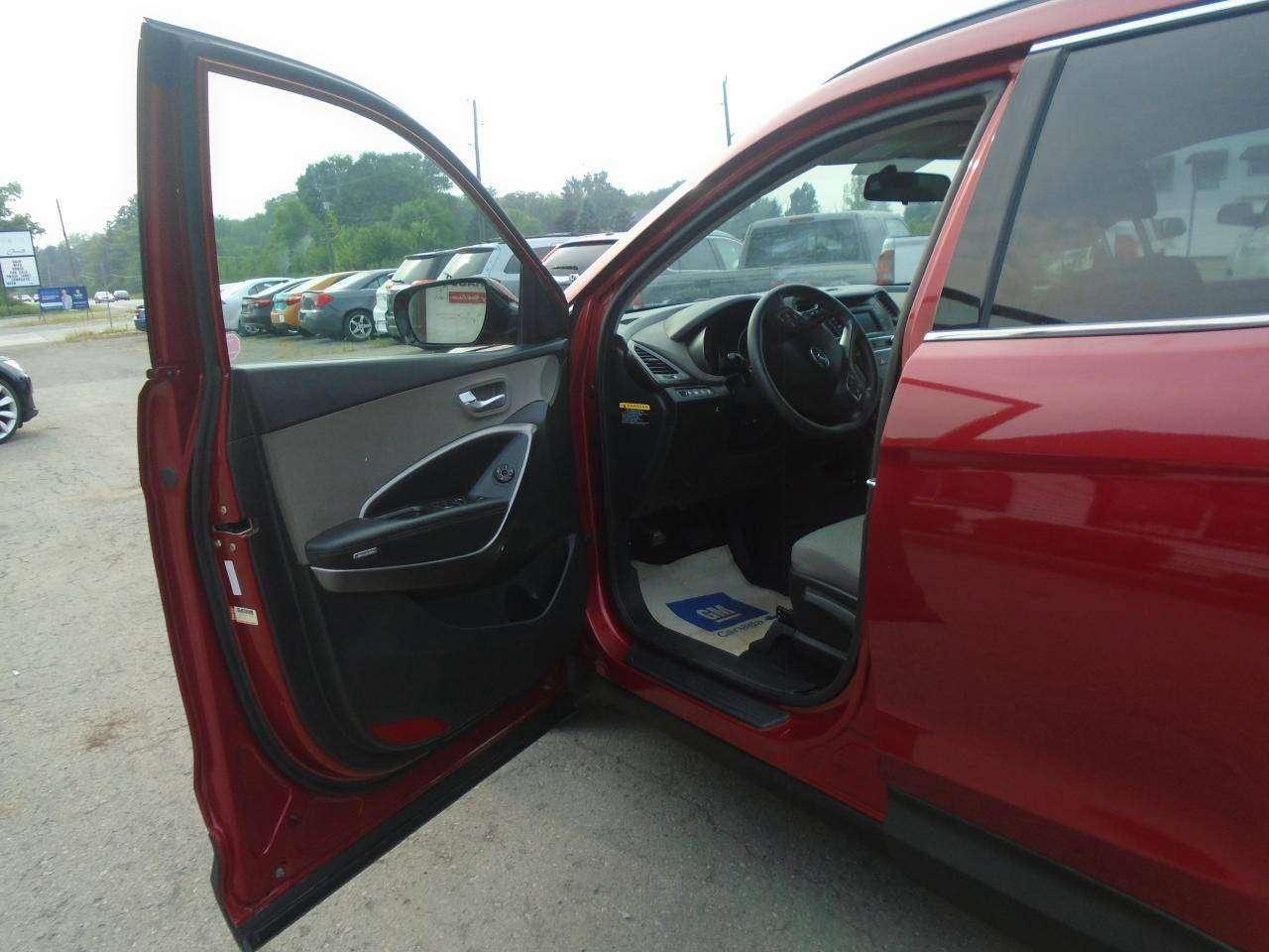 2018 Hyundai Santa Fe 2.4L AWD + TOW PKG Photo