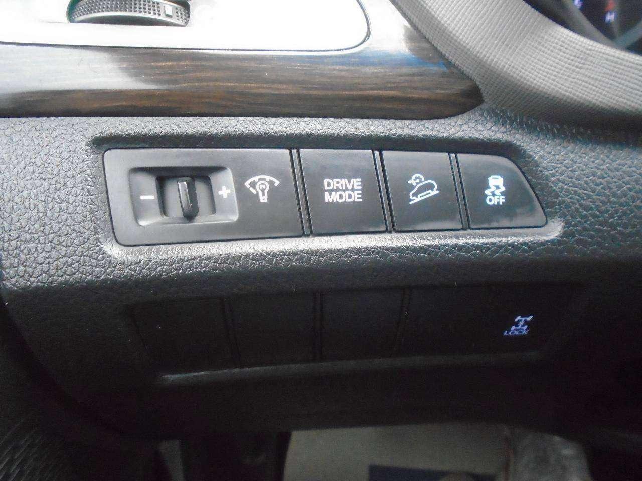 2018 Hyundai Santa Fe 2.4L AWD + TOW PKG Photo