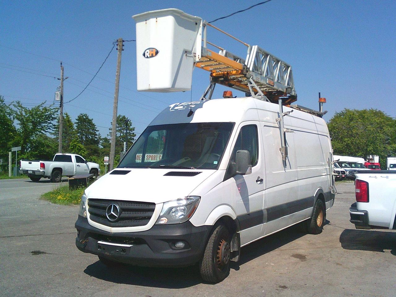 2018 Mercedes-Benz Sprinter 3500 BUCKET TRUCK! Photo