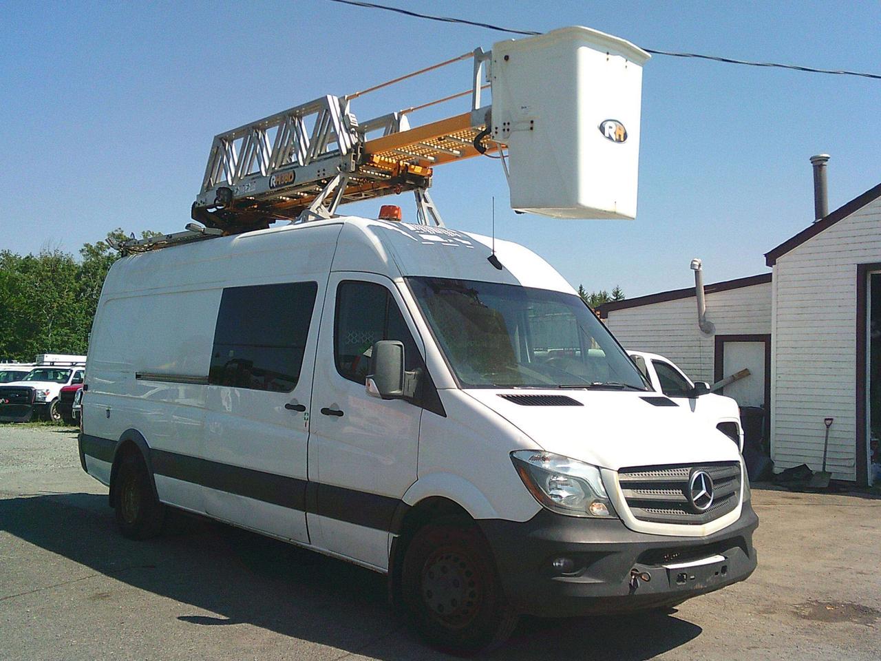 2018 Mercedes-Benz Sprinter 3500 BUCKET TRUCK! Photo