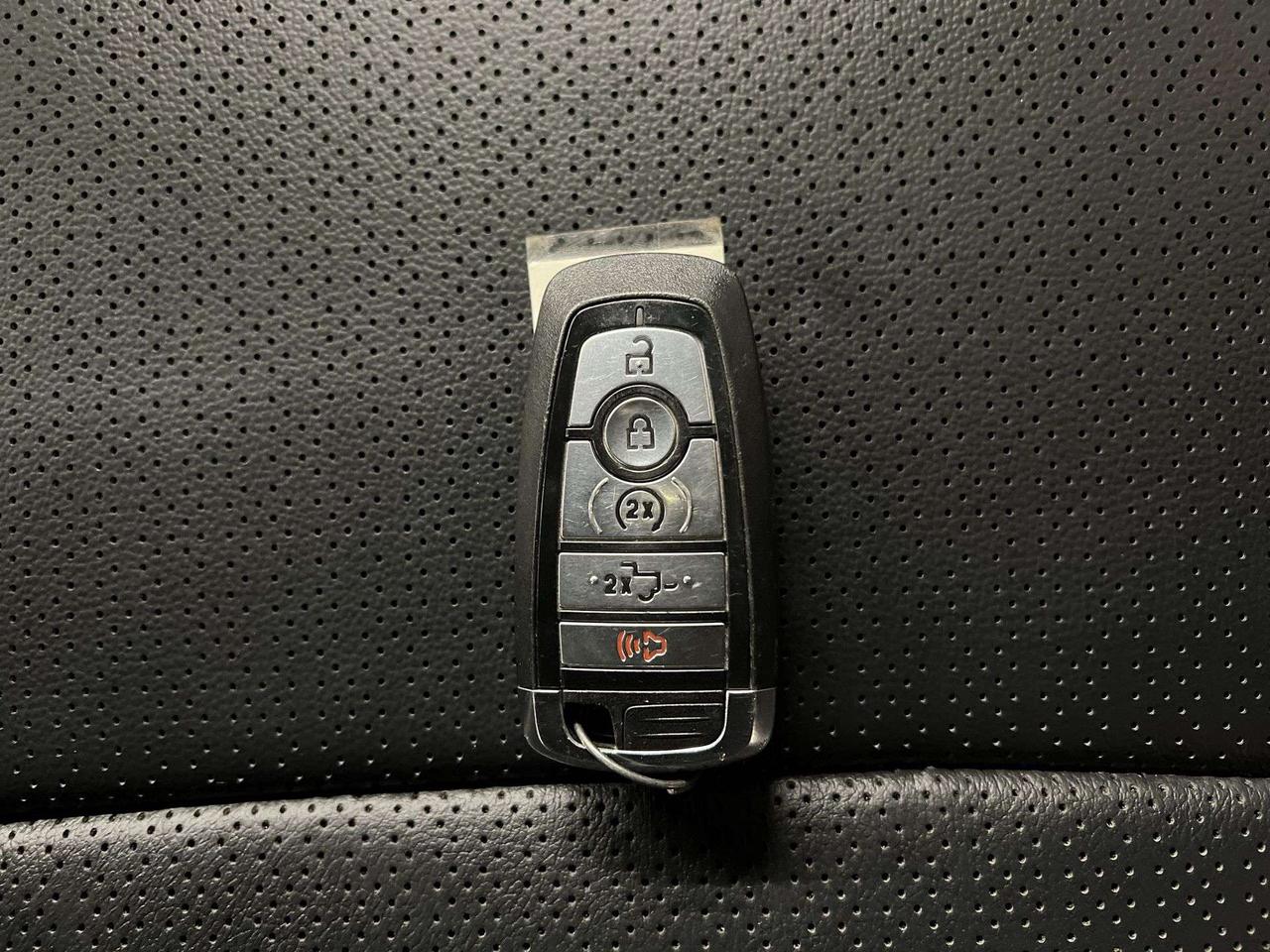 2024 Ford F-150 HYBRID LARIAT 4X4 | CREW | LEATHER | PANO ROOF Photo