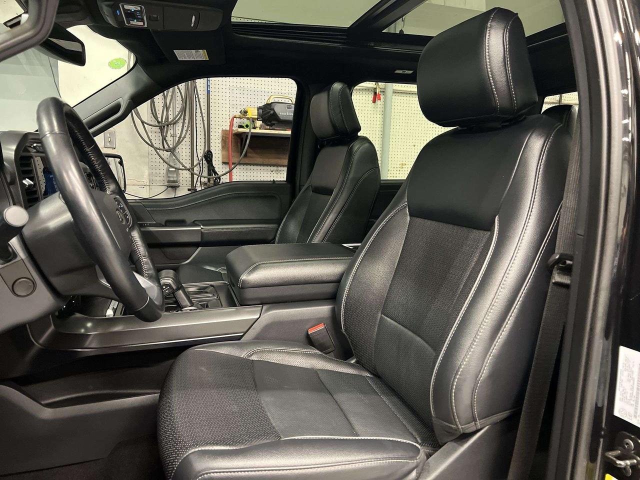 2024 Ford F-150 HYBRID LARIAT 4X4 | CREW | LEATHER | PANO ROOF Photo