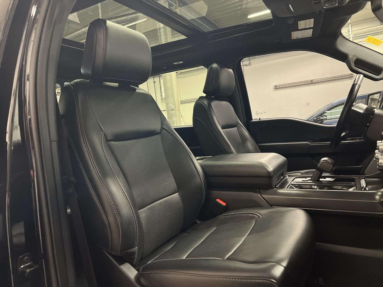 2024 Ford F-150 HYBRID LARIAT 4X4 | CREW | LEATHER | PANO ROOF Photo