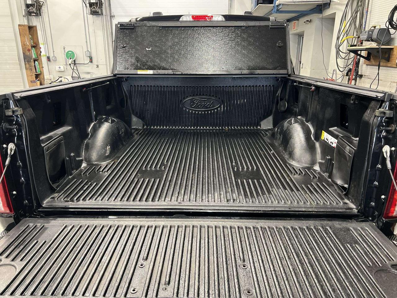 2024 Ford F-150 HYBRID LARIAT 4X4 | CREW | LEATHER | PANO ROOF Photo