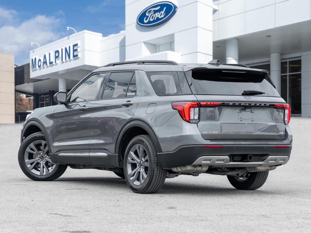 2025 Ford Explorer XLT Photo4