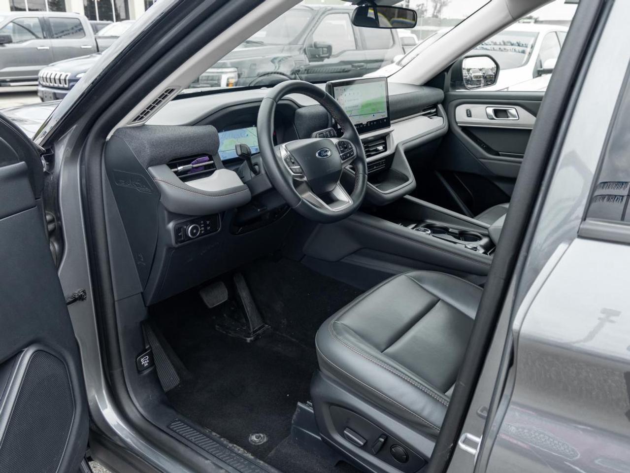 2025 Ford Explorer XLT Photo