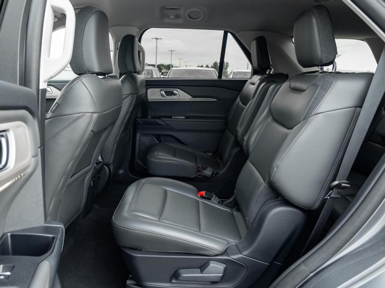 2025 Ford Explorer XLT Photo