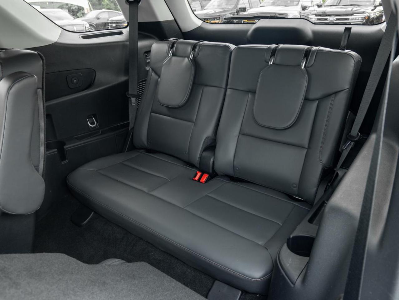 2025 Ford Explorer XLT Photo