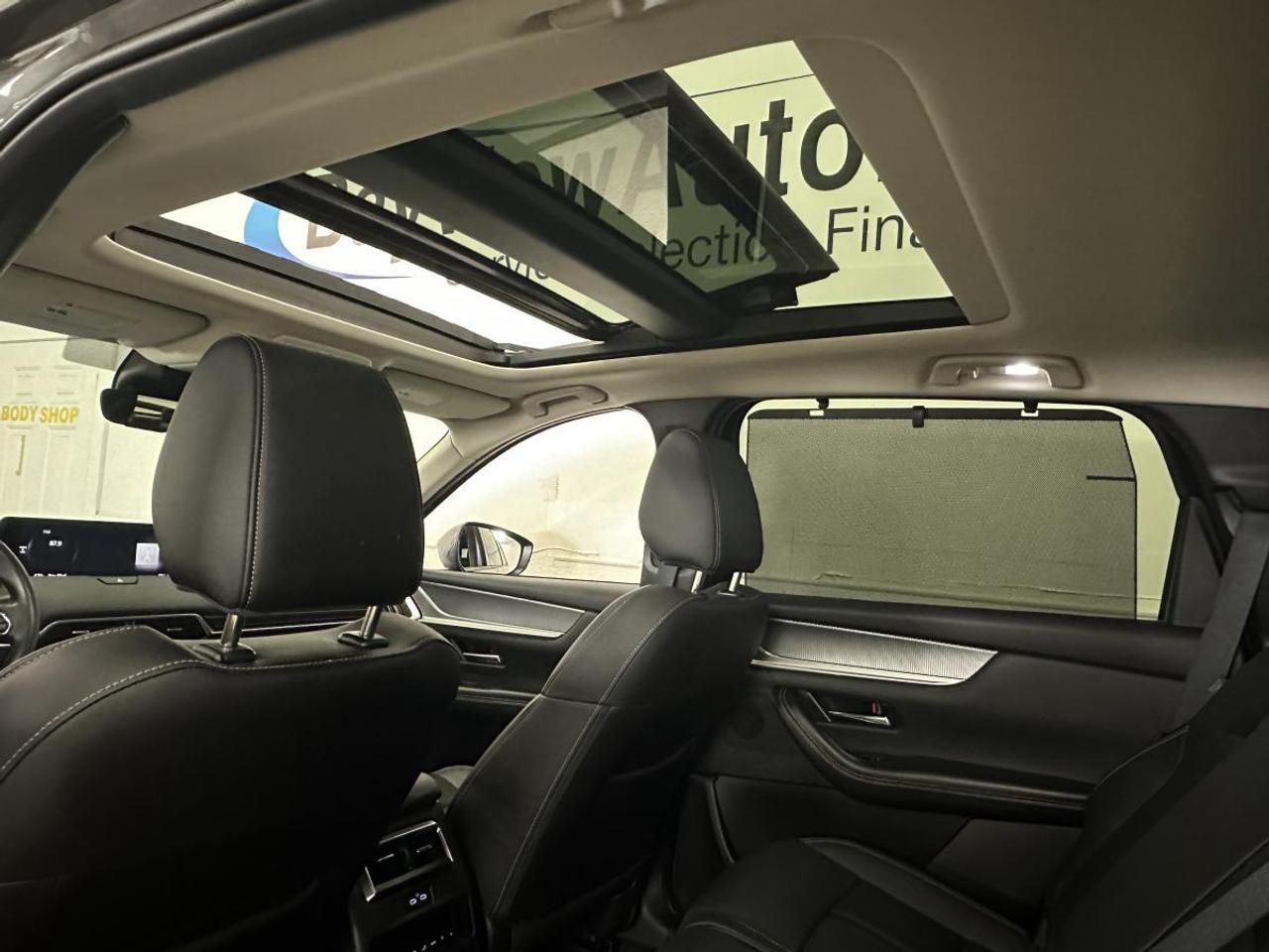 2025 Mazda CX-90 MHEV GT AWD - PANORAMIC/LEATHER/NAVI/ROOF/1 OWNER! Photo