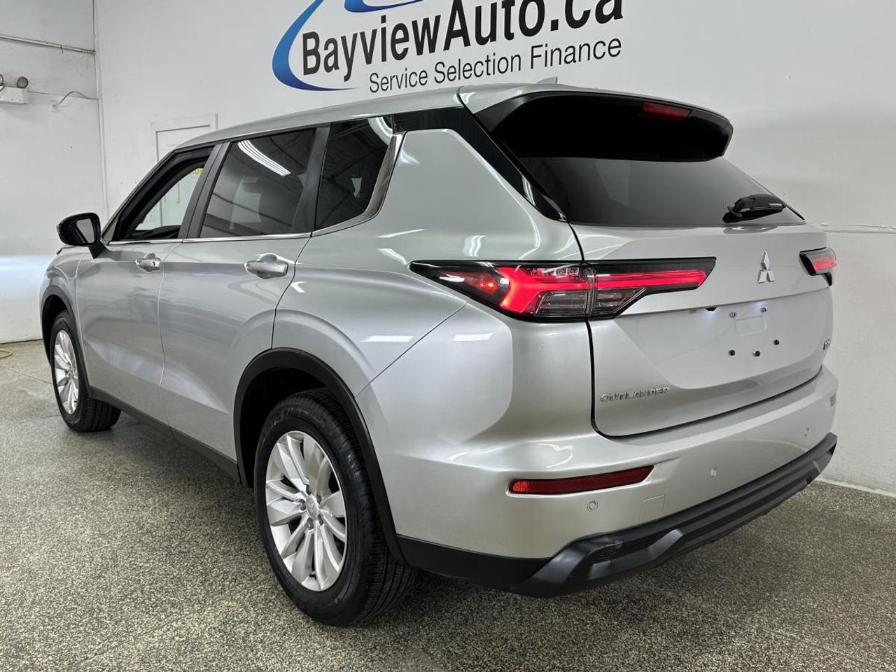 2025 Mitsubishi Outlander ES S-AWD - 7 PASS/10,000KM/1 OWNER! Photo
