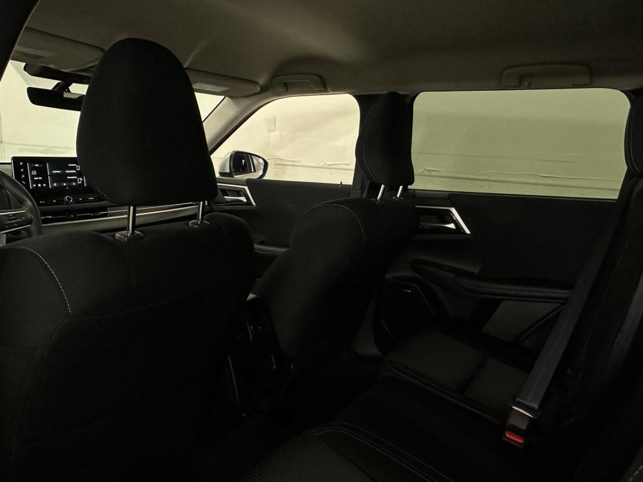 2025 Mitsubishi Outlander ES S-AWD - 7 PASS/10,000KM/1 OWNER! Photo