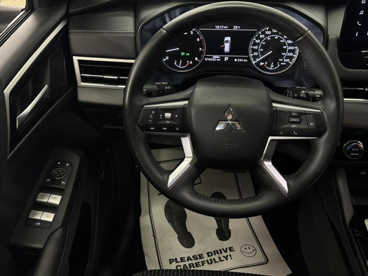 2025 Mitsubishi Outlander ES S-AWD - 7 PASS/10,000KM/1 OWNER! Photo