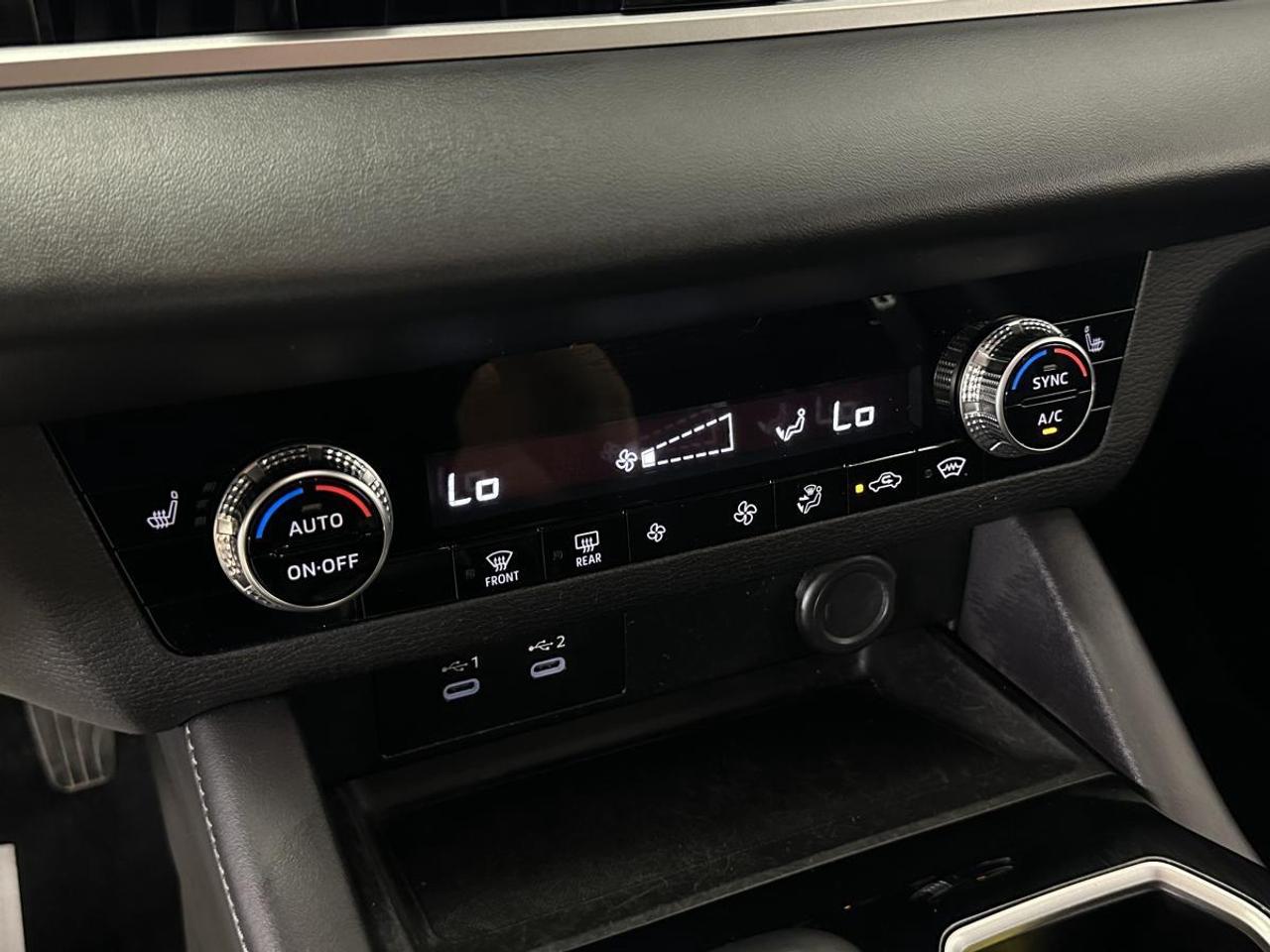 2025 Mitsubishi Outlander ES S-AWD - 7 PASS/10,000KM/1 OWNER! Photo