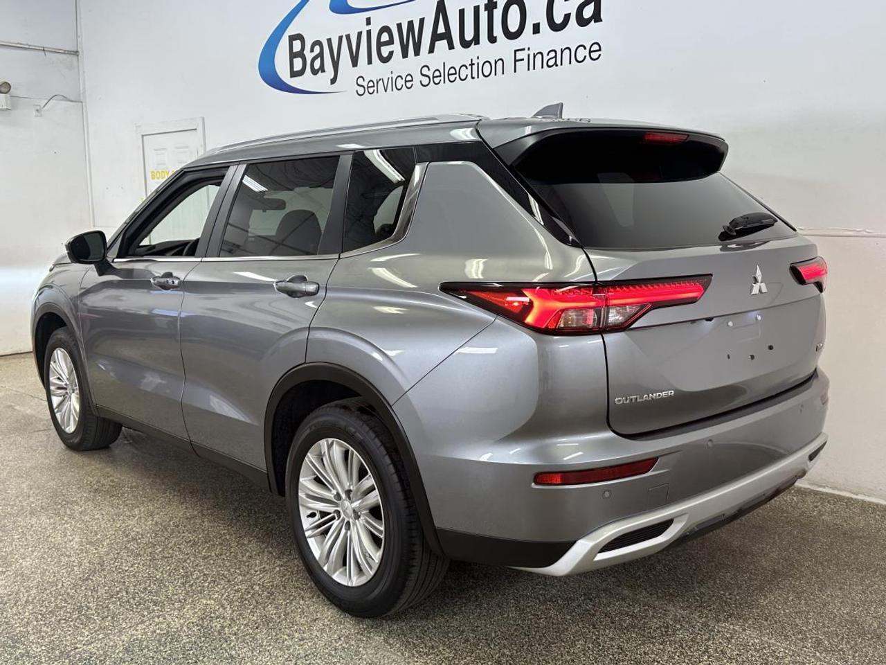 2024 Mitsubishi Outlander LE AWD - 7 PASS/LEATHER/TRIM/PANORAMIC/NAVI! Photo