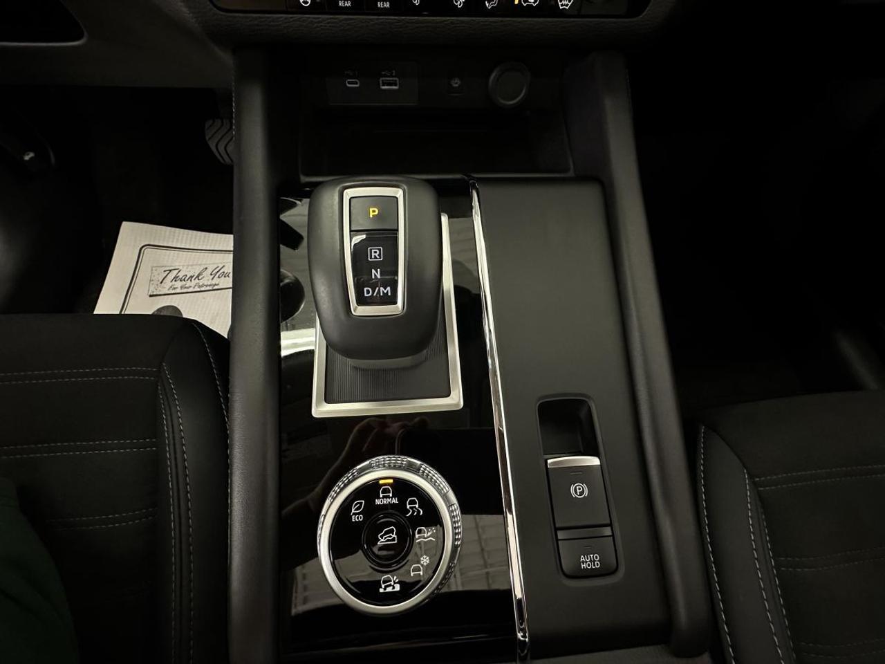 2024 Mitsubishi Outlander LE AWD - 7 PASS/LEATHER/TRIM/PANORAMIC/NAVI! Photo