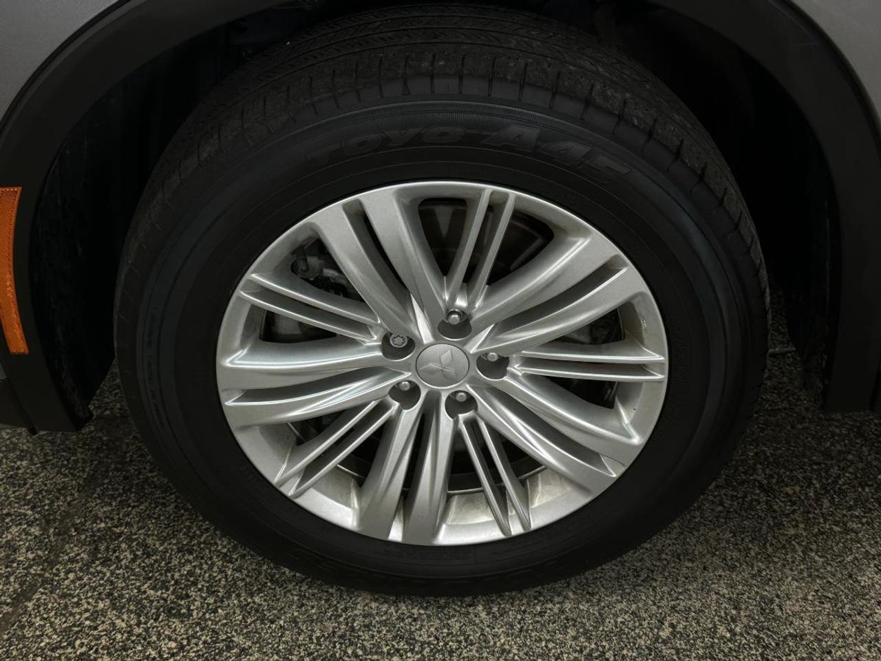 2024 Mitsubishi Outlander LE AWD - 7 PASS/LEATHER/TRIM/PANORAMIC/NAVI! Photo