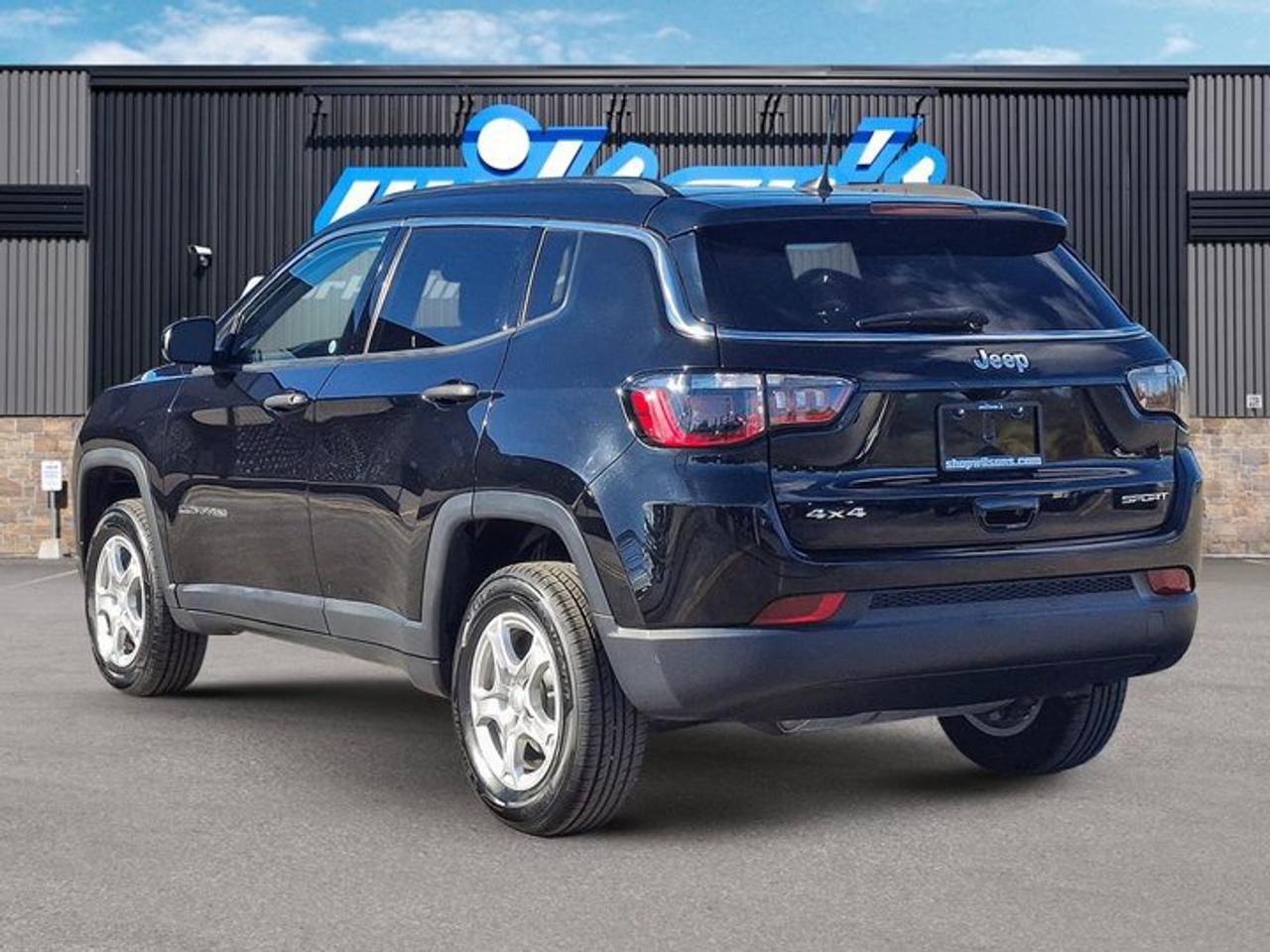 2022 Jeep Compass Sport 4x4 | Heated Seats | Reverse Cam | Carplay + Android Auto | Roof Rails | and More ! Photo2