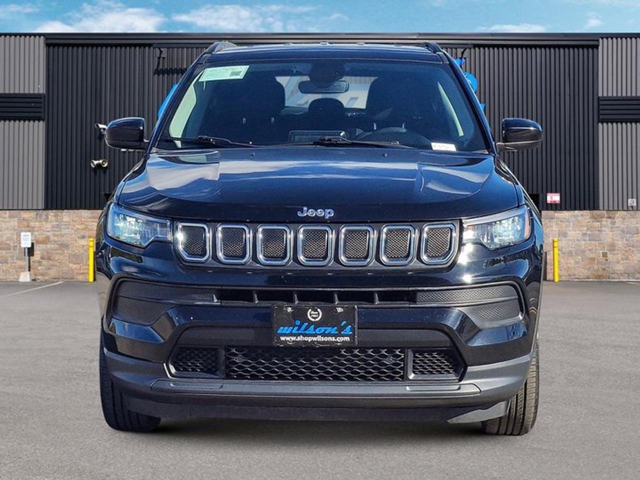 2022 Jeep Compass Sport 4x4 | Heated Seats | Reverse Cam | Carplay + Android Auto | Roof Rails | and More ! Photo