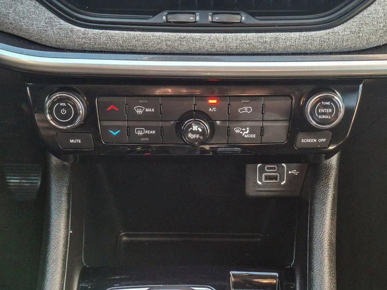 2022 Jeep Compass Sport 4x4 | Heated Seats | Reverse Cam | Carplay + Android Auto | Roof Rails | and More ! Photo