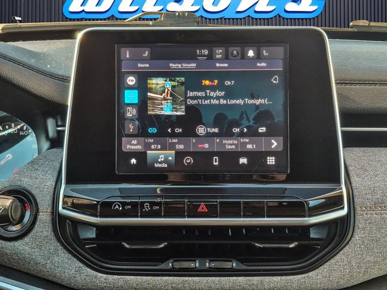 2022 Jeep Compass Sport 4x4 | Heated Seats | Reverse Cam | Carplay + Android Auto | Roof Rails | and More ! Photo
