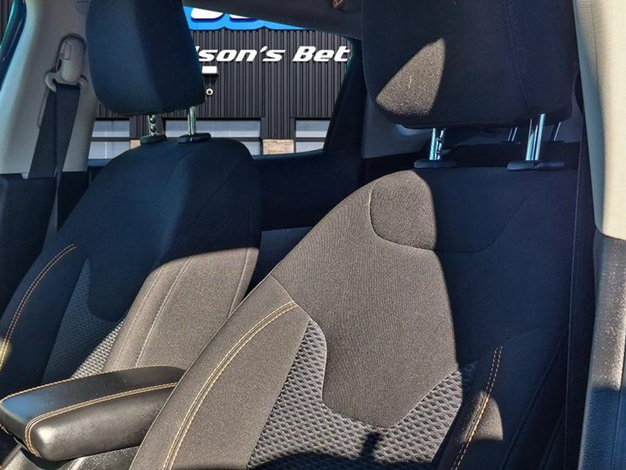 2022 Jeep Compass Sport 4x4 | Heated Seats | Reverse Cam | Carplay + Android Auto | Roof Rails | and More ! Photo