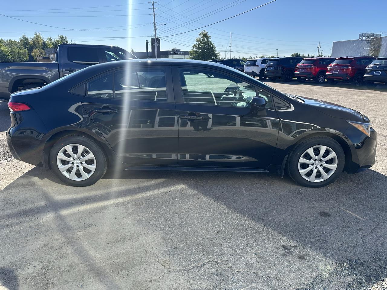 2022 Toyota Corolla LE Photo3