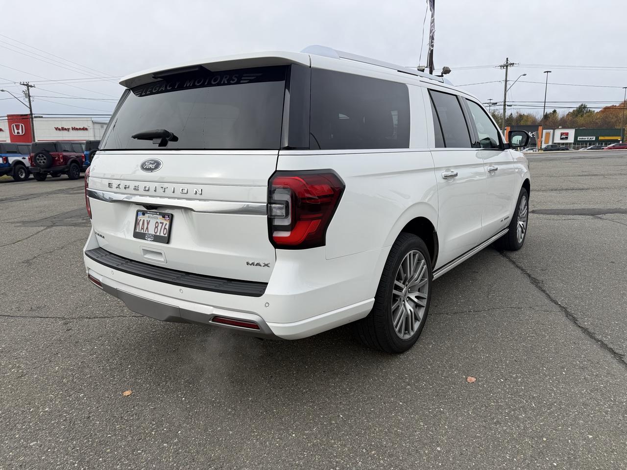 2022 Ford Expedition Max Platinum Photo2