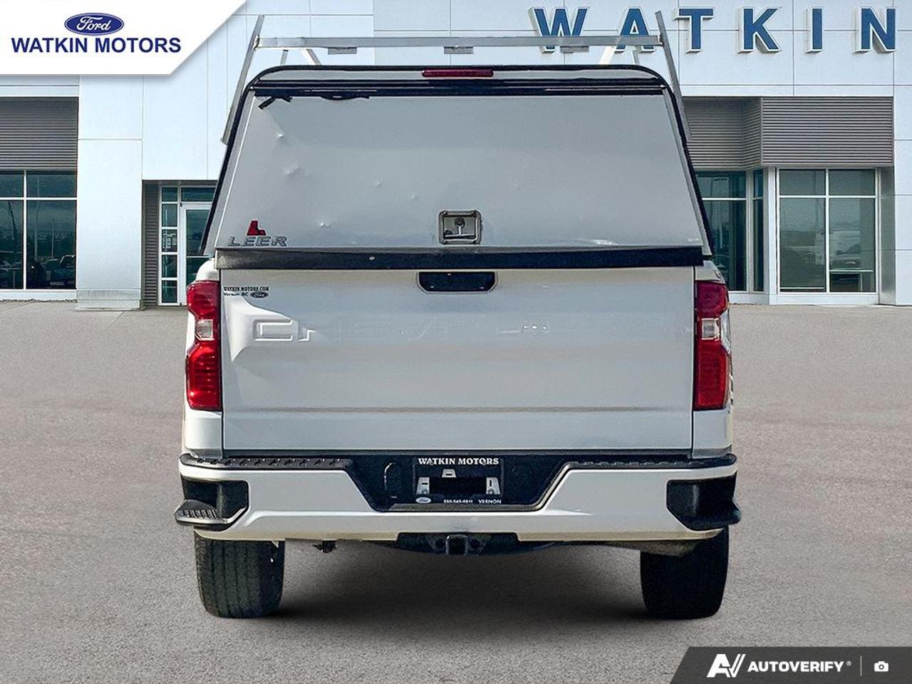 2023 Chevrolet Silverado 1500 CREW CAB 4X4 CUSTOM Photo3