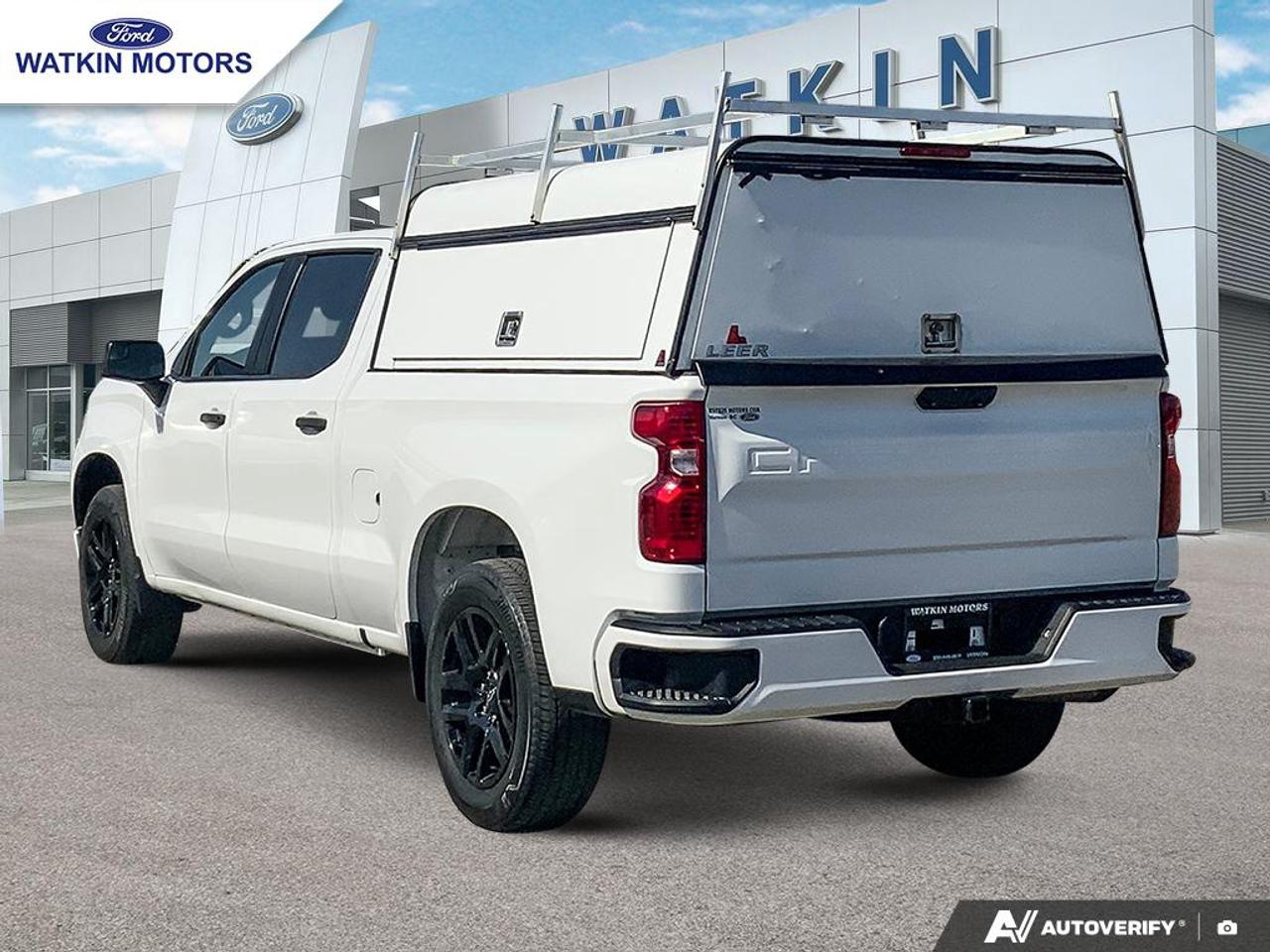 2023 Chevrolet Silverado 1500 CREW CAB 4X4 CUSTOM Photo2