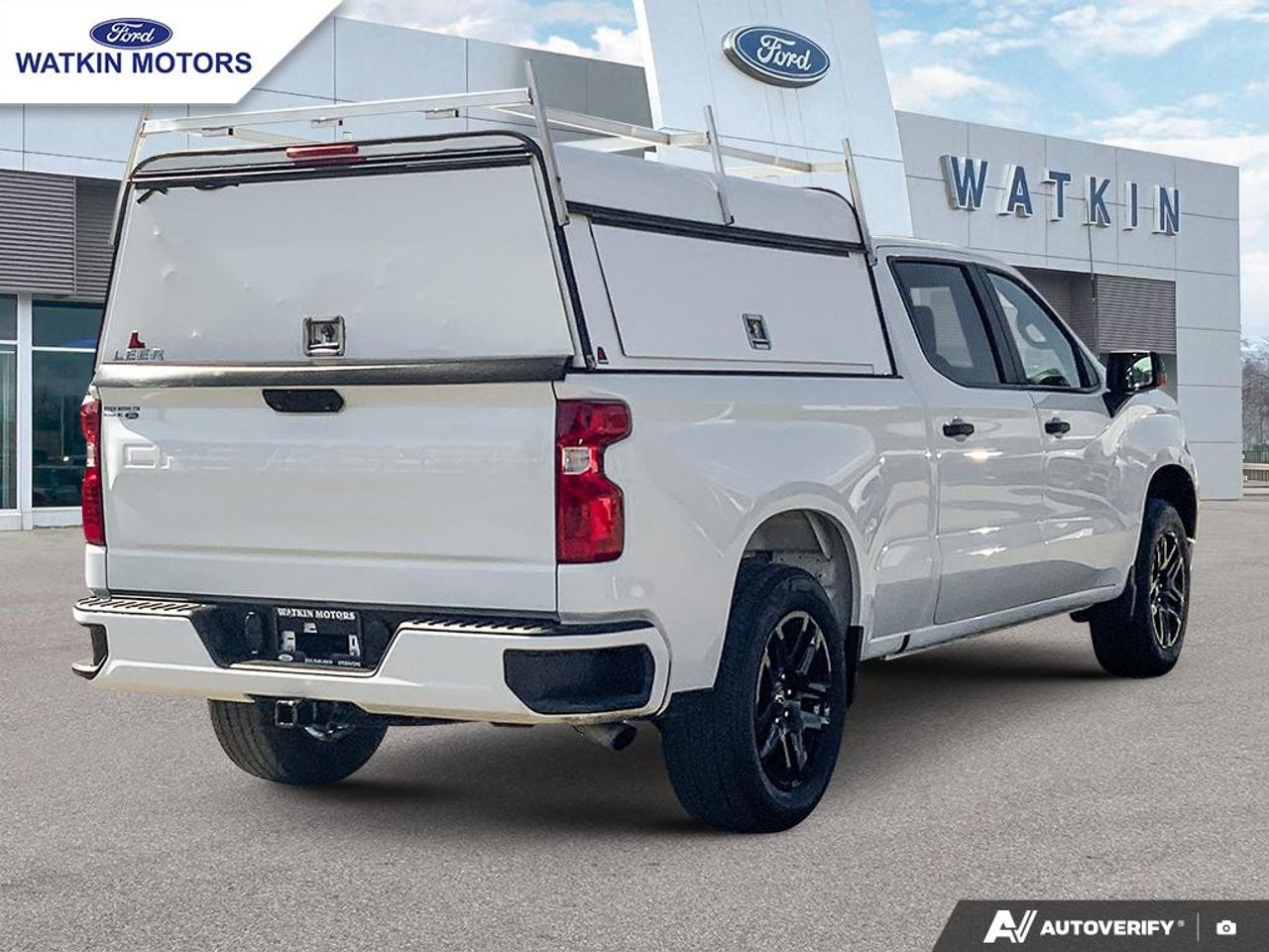 2023 Chevrolet Silverado 1500 CREW CAB 4X4 CUSTOM Photo4