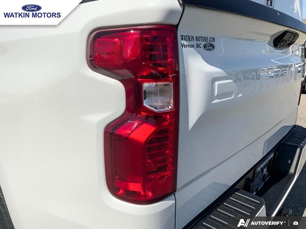 2023 Chevrolet Silverado 1500 CREW CAB 4X4 CUSTOM Photo13