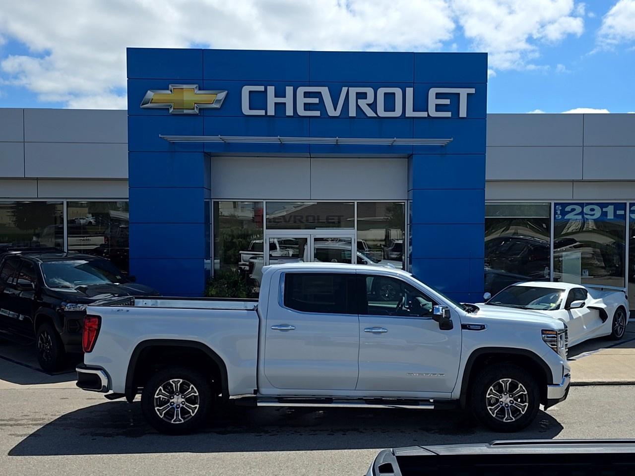 2026 GMC Sierra 1500 Crew Cab Short Box 4-Wheel Drive SLT Photo5