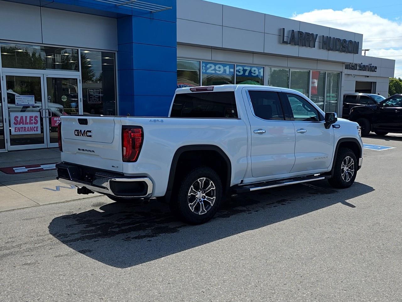 2026 GMC Sierra 1500 Crew Cab Short Box 4-Wheel Drive SLT Photo2