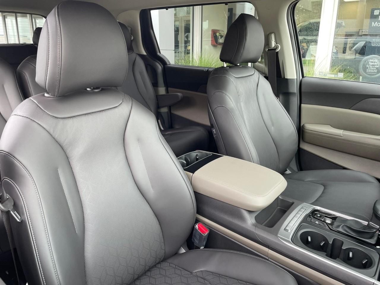 2027 Kia Carnival EX FWD Photo