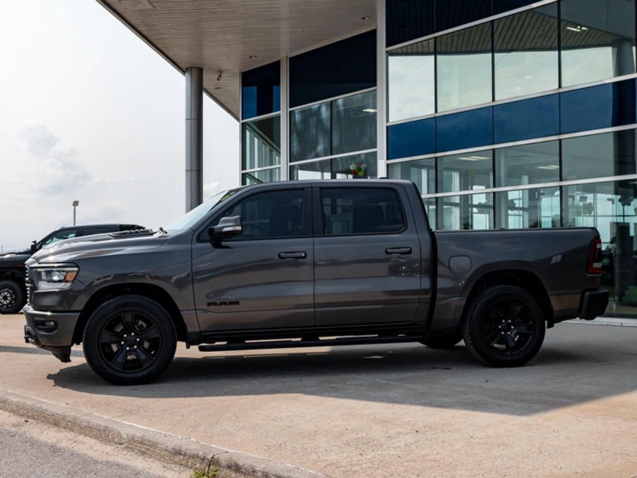 2020 RAM 1500 SPORT Photo4