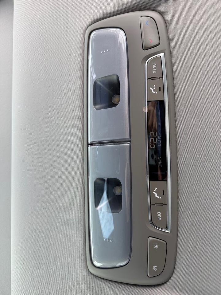 2025 Kia Telluride SX Photo