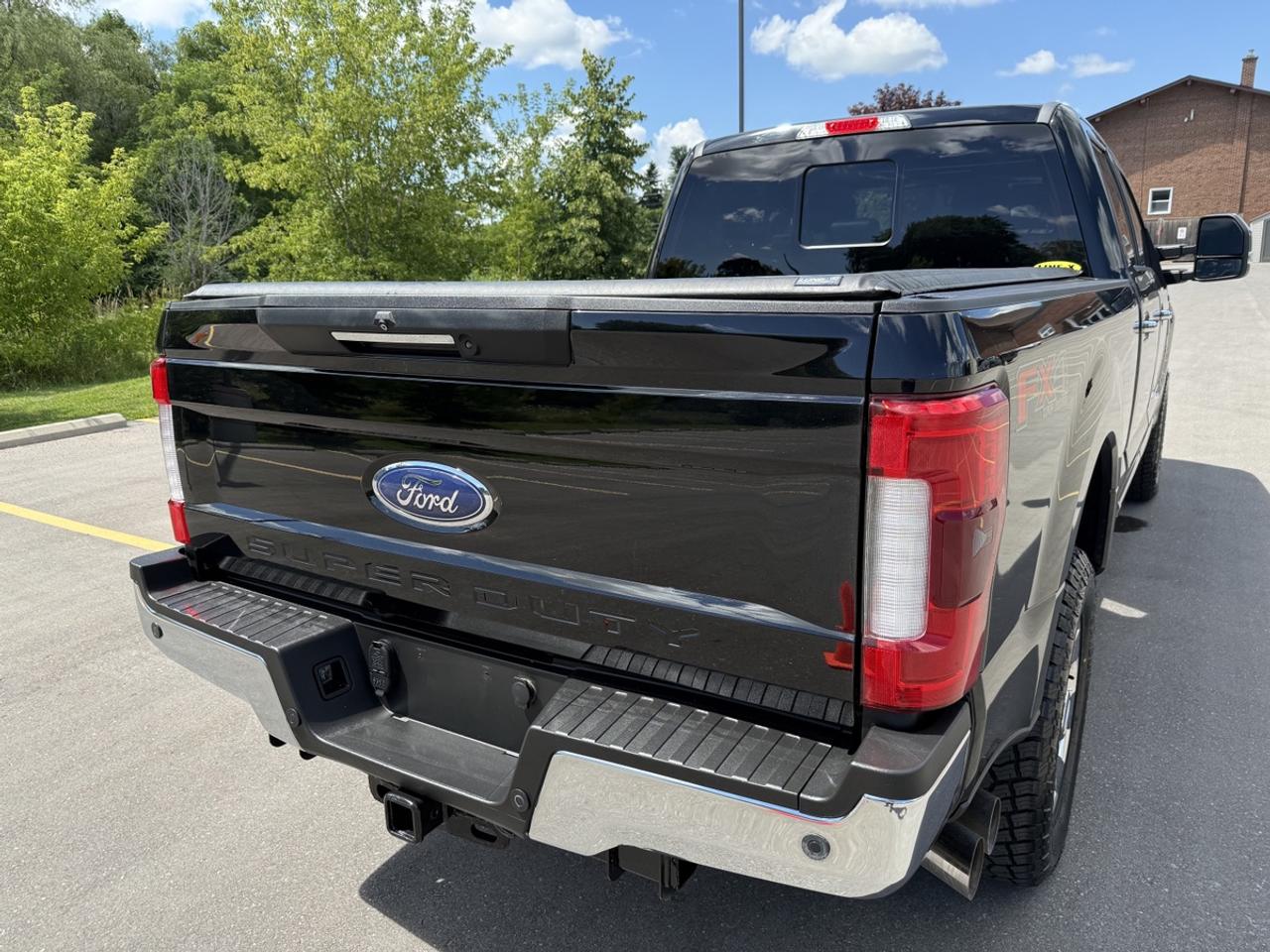 2017 Ford F-250 LARIAT Photo