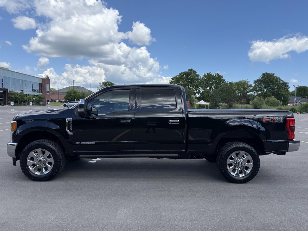 2017 Ford F-250 LARIAT Photo