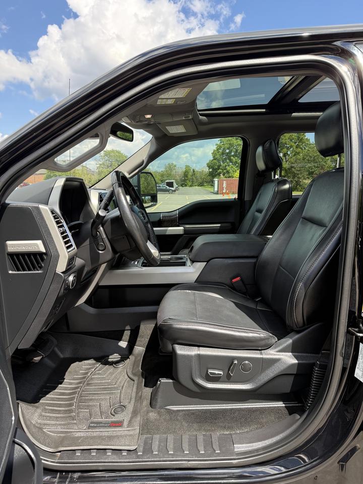 2017 Ford F-250 LARIAT Photo