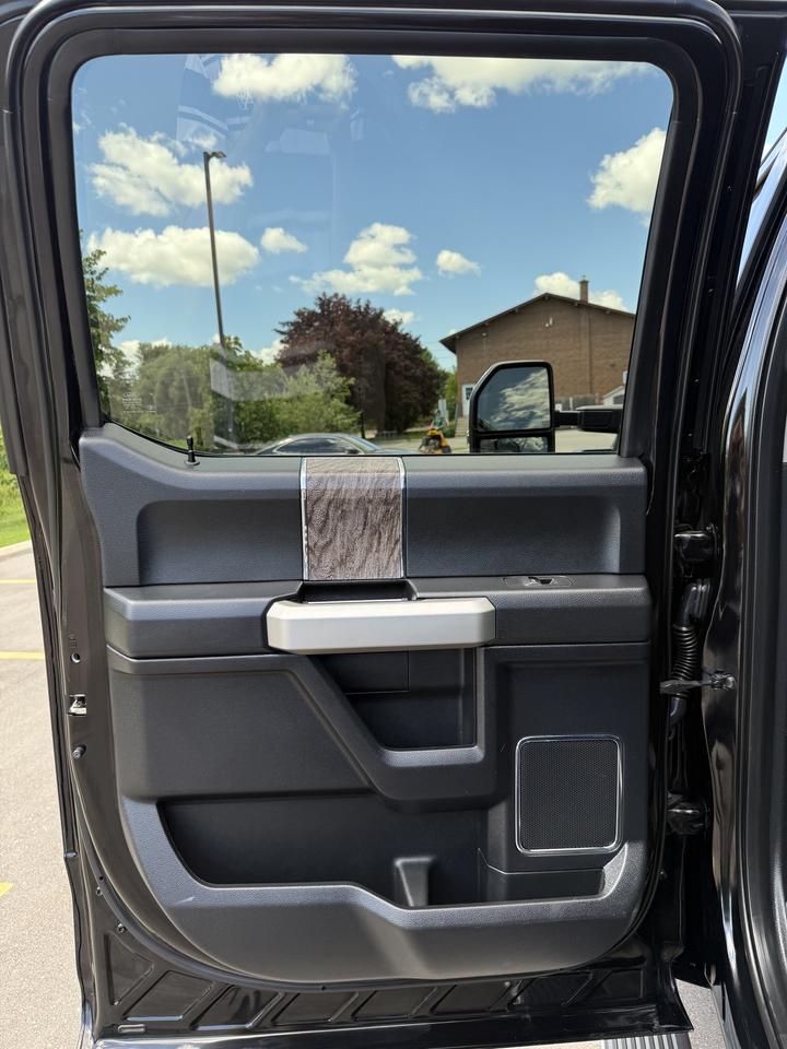 2017 Ford F-250 LARIAT Photo