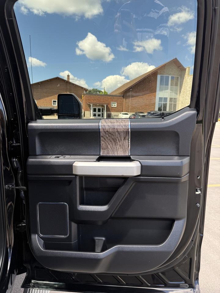 2017 Ford F-250 LARIAT Photo