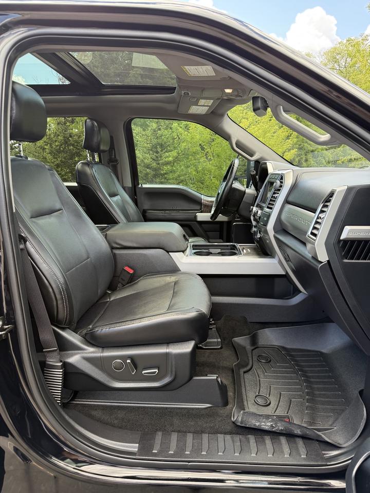 2017 Ford F-250 LARIAT Photo