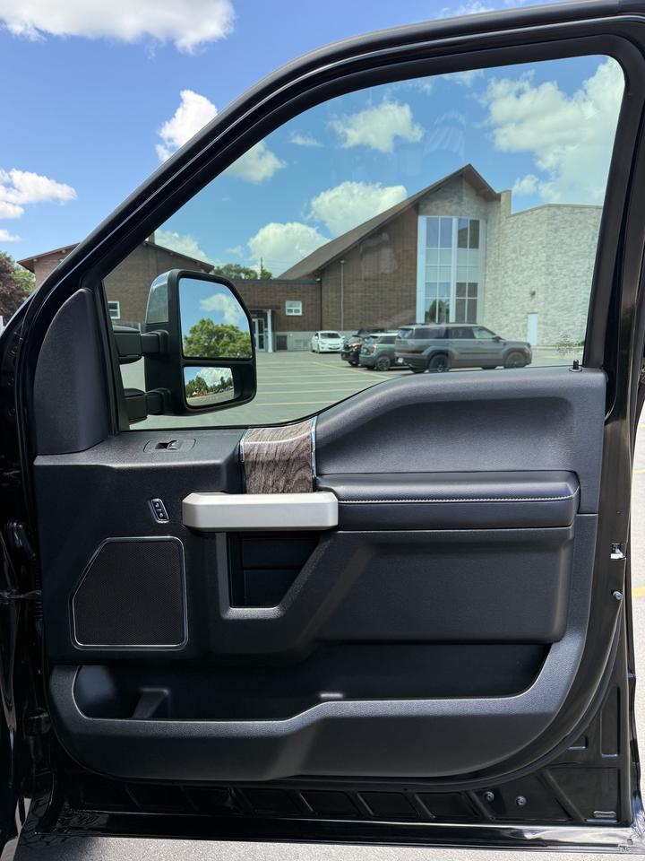 2017 Ford F-250 LARIAT Photo