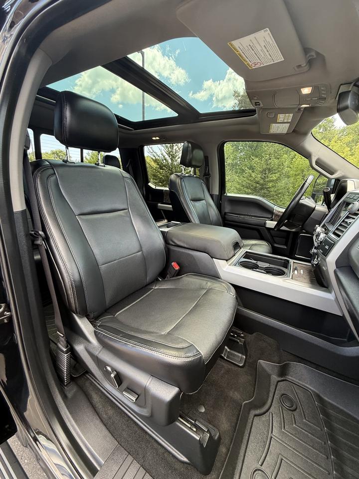 2017 Ford F-250 LARIAT Photo