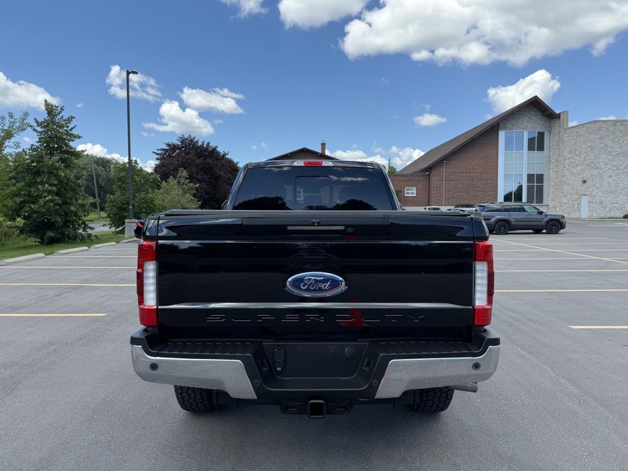 2017 Ford F-250 LARIAT Photo